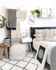 Natural and monochrome boho inspired bedroom - Naya  (@my.heart.and.home)
