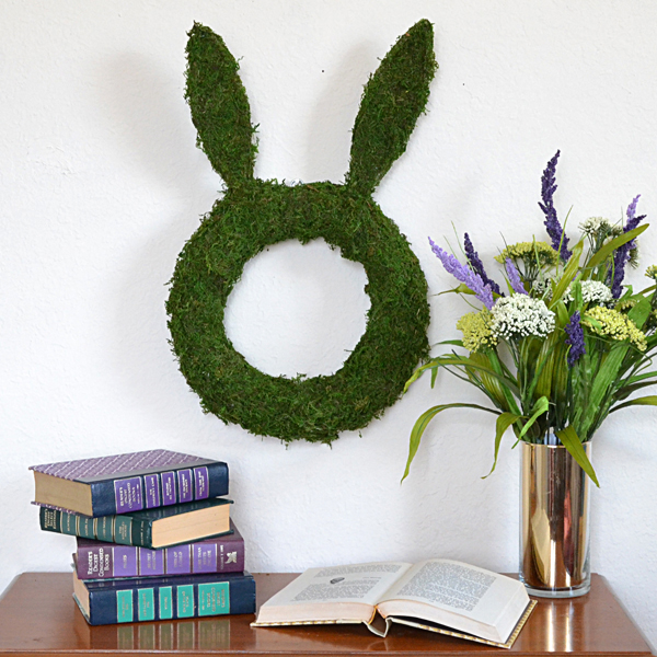 017-moss-bunny-wreath